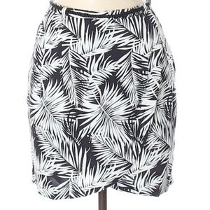 H&M mini skirt w/palm leaf pattern & pockets